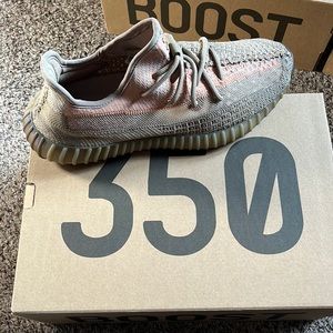 Yeezy sz 10 boost 350 v2 color Santau
